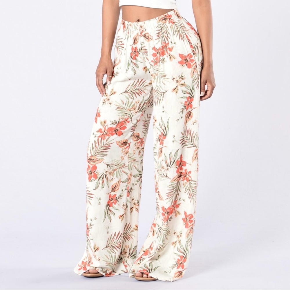 FASHIONNOVA
Island Girl Pants
Taupe/combo
SIZE L